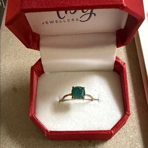 Elegant Silver Ring with Green Gemstone